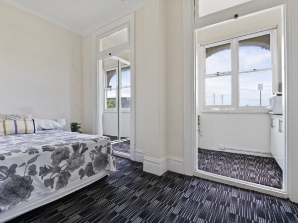 Paddington Accommodations (Room 30 Own Kitchen and Bathroom)