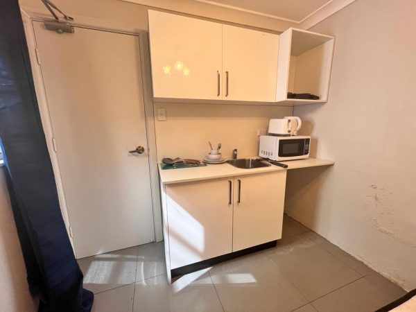 Furnished Private Room with Own Kitchen and Bathroom in Paddington (Room 9B) - Image 2