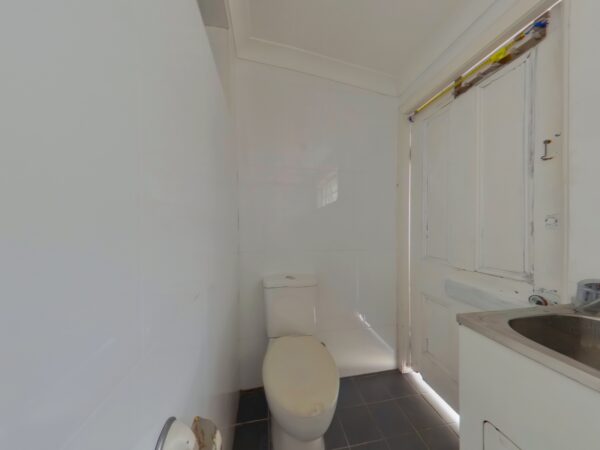 Private Room in Kensington (Room 10 Standard) - Image 2