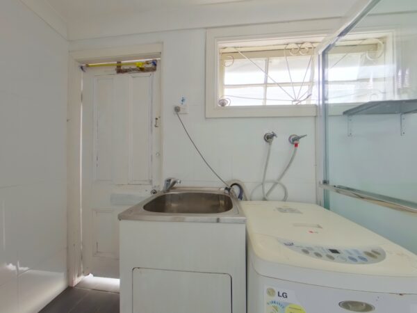 Private Room in Kensington (Room 10 Standard) - Image 4