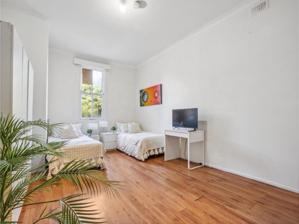 Furnished Large Room in Newtown (Room 6 Studio) - Image 8
