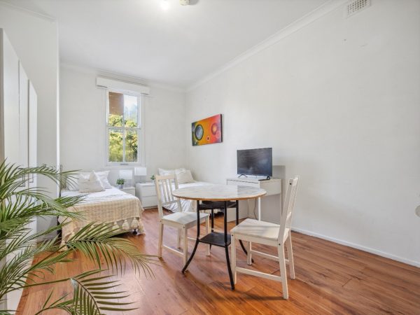 Furnished Large Room in Newtown (Room 6 Studio) - Image 2
