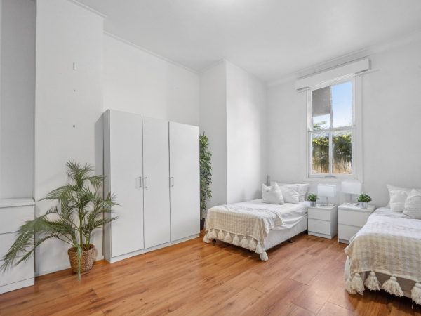 Furnished Large Room in Newtown (Room 6 Studio) - Image 4