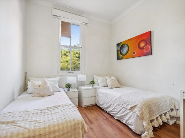 Furnished Large Room in Newtown (Room 6 Studio)