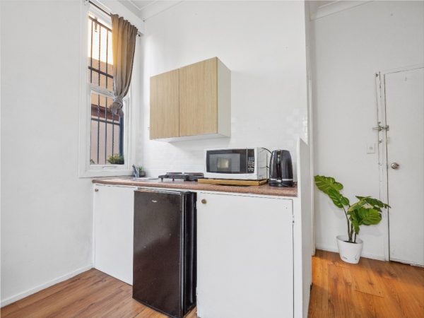 Furnished Large Room in Newtown (Room 6 Studio) - Image 12