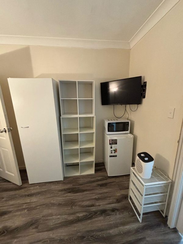 Furnished Private Studio in Paddington (Room 10) - Image 3