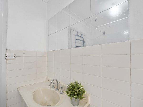 Furnished Private Standard Room with Own Kitchen in Darlinghurst (Room 7) - Image 4