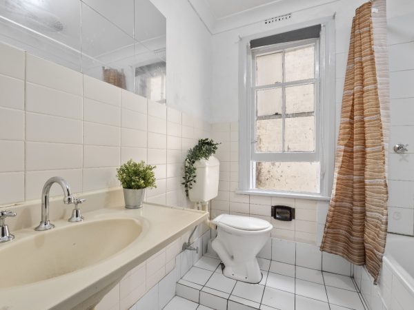 Furnished Private Standard Room with Own Kitchen in Darlinghurst (Room 7) - Image 6