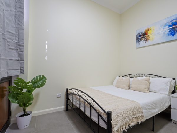 Furnished Private Room in CHIPPENDALE (Room 1 Standard)