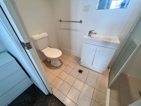 Private Room w/ Own Attached Bathroom in Ultimo (Room 1 Ensuite) - Image 2
