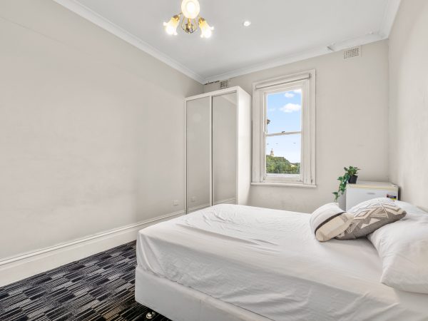 Large Private Room (with own bathroom) in Paddington (Room 26)