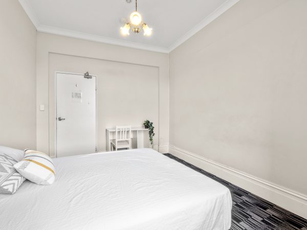 Large Private Room (with own bathroom) in Paddington (Room 26) - Image 3