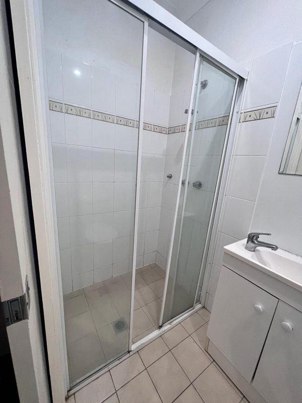 Private Room w/ Own Attached Bathroom in Ultimo (Room 2 Ensuite) - Image 3