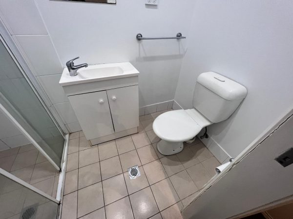 Private Room w/ Own Attached Bathroom in Ultimo (Room 2 Ensuite) - Image 4