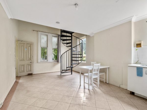 Large Self-Contained Studio Room at Enmore Sydney (Room 1) - Image 4