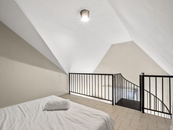 Large Self-Contained Studio Room at Enmore Sydney (Room 1) - Image 7
