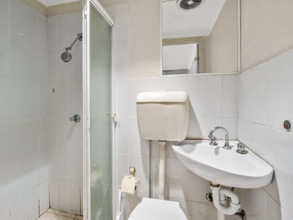 Large Self-Contained Studio Room at Enmore Sydney (Room 1) - Image 9