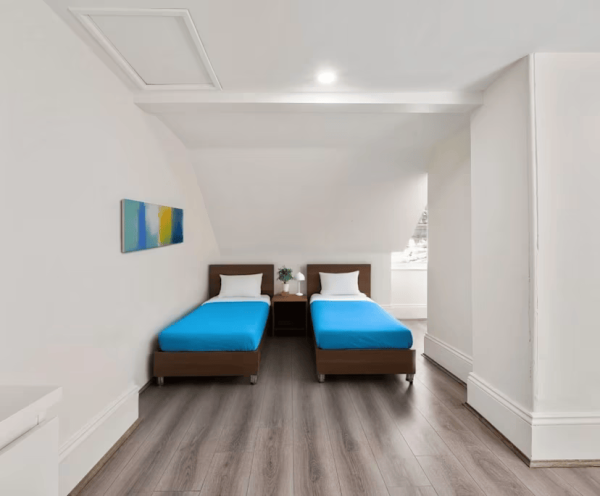 Private Room with own bathroom in Millers Point (Room 7 bed 2 - girls only)