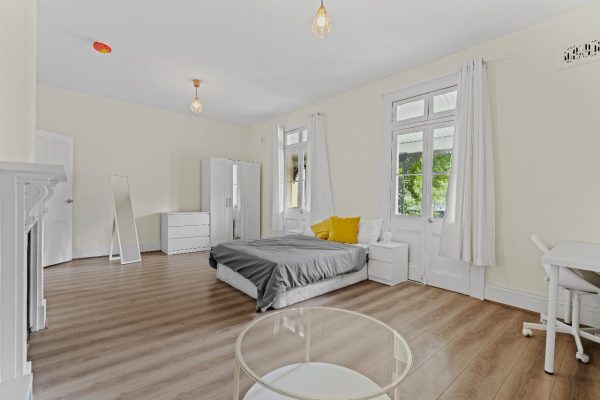 Spacious Private Room with own bathroom in Millers Point (Room 4) - Image 9