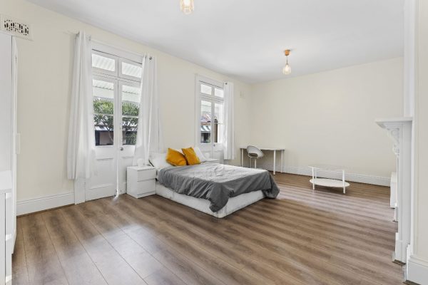 Spacious Private Room with own bathroom in Millers Point (Room 4)