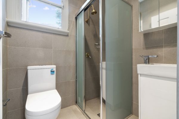 Spacious Private Room with own bathroom in Millers Point (Room 4) - Image 13