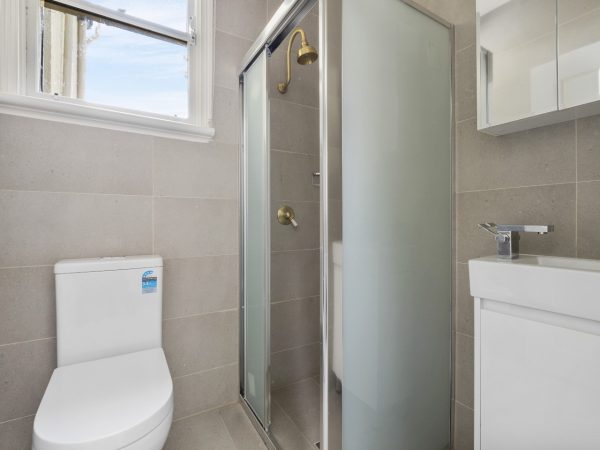 Spacious Private Room with own bathroom in Millers Point (Room 4) - Image 16