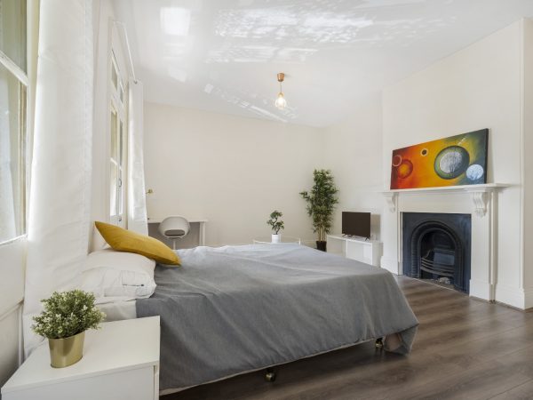Spacious Private Room with own bathroom in Millers Point (Room 4) - Image 17