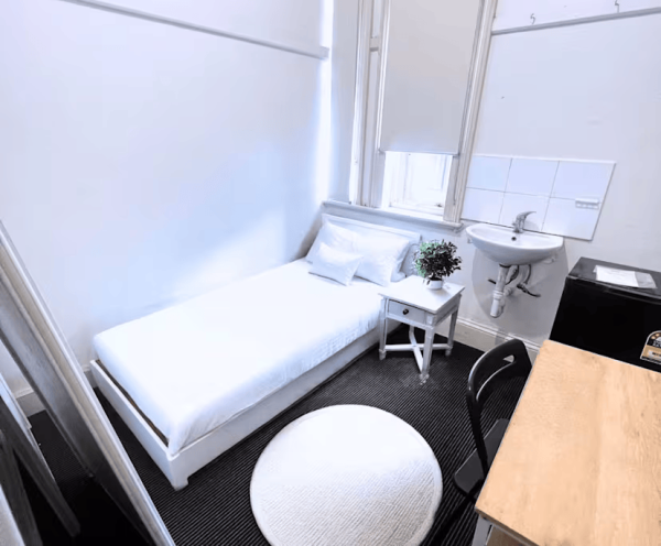 Furnished Twin Room in Darlinghurst (Room 208 Standard)