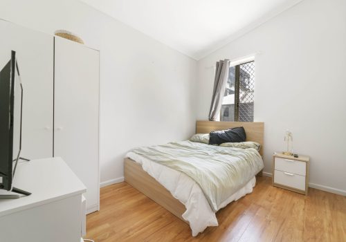 483 harris street room1